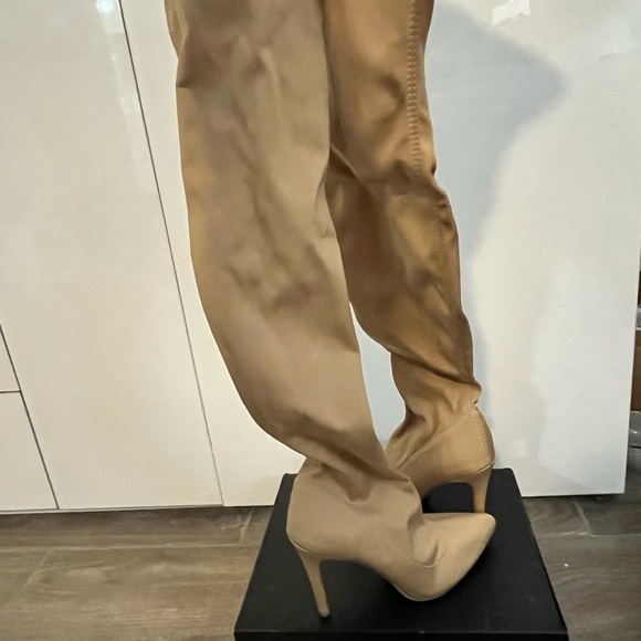 Above the knee boots!! - Picture 2 of 4